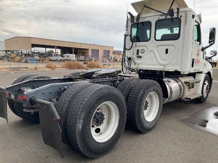 2020 Freightliner Cascadia in Phoenix, AZ — photo 7