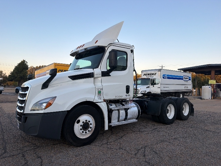 2020 Freightliner Cascadia in Belden, MS — photo 3