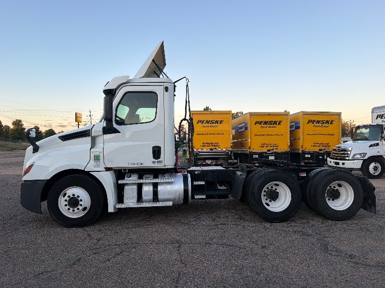 2020 Freightliner Cascadia in Belden, MS — photo 4