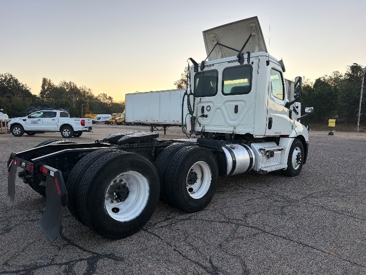 2020 Freightliner Cascadia in Belden, MS — photo 7