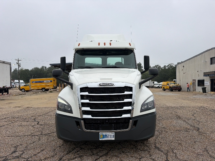 2020 Freightliner Cascadia in Belden, MS — photo 2