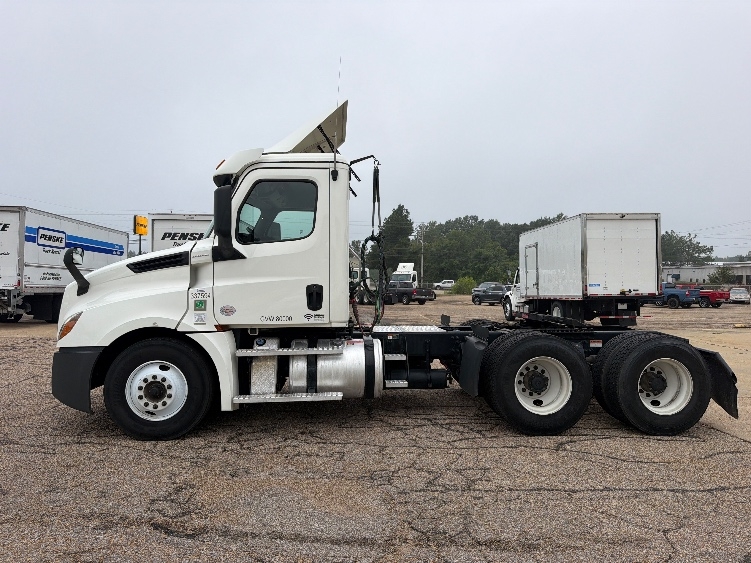2020 Freightliner Cascadia in Belden, MS — photo 4