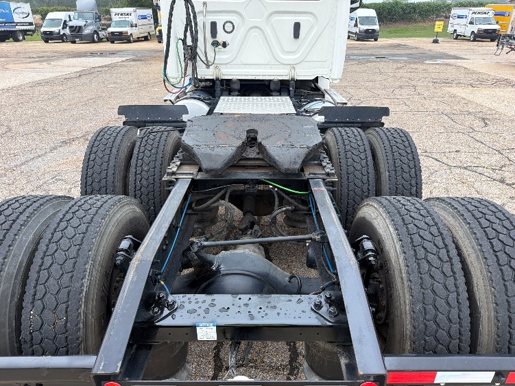 2020 Freightliner Cascadia in Belden, MS — photo 6