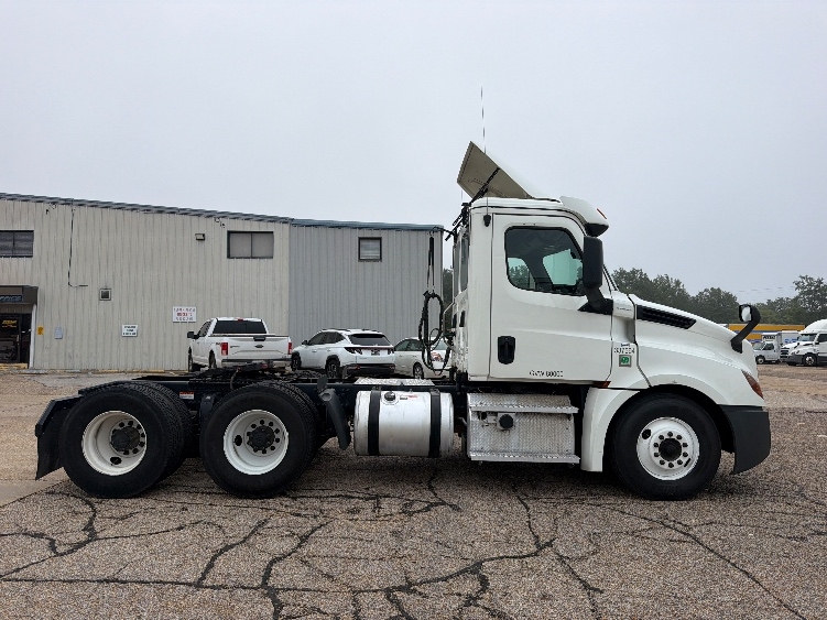 2020 Freightliner Cascadia in Belden, MS — photo 8