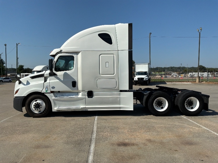 2020 Freightliner Cascadia in Montgomery, AL — photo 4