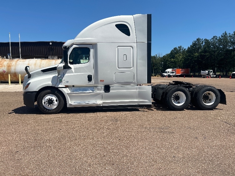 2020 Freightliner Cascadia in Jackson, MS — photo 4