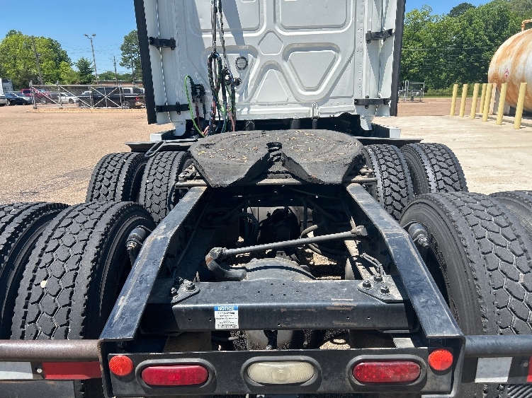 2020 Freightliner Cascadia in Jackson, MS — photo 6