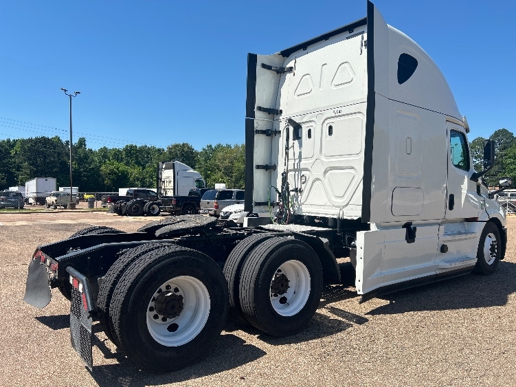 2020 Freightliner Cascadia in Jackson, MS — photo 7