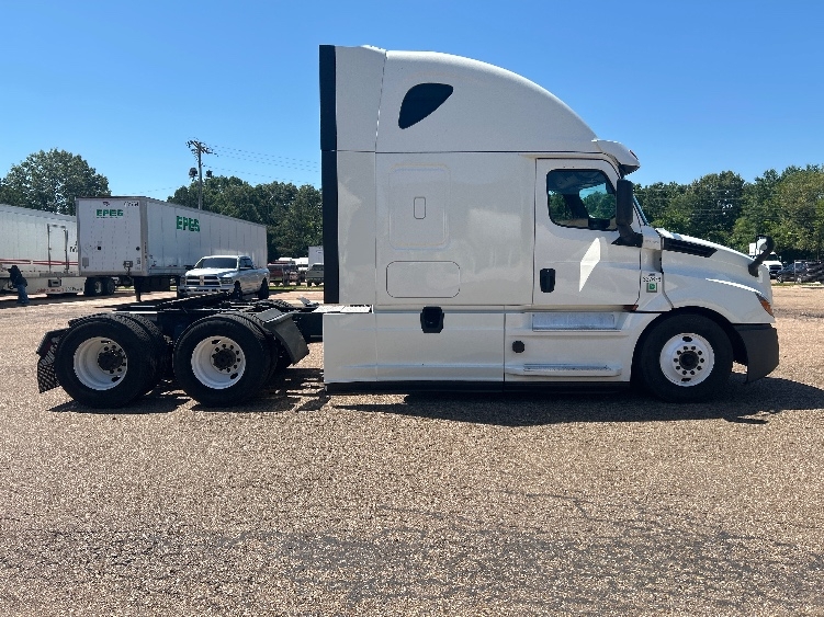 2020 Freightliner Cascadia in Jackson, MS — photo 8