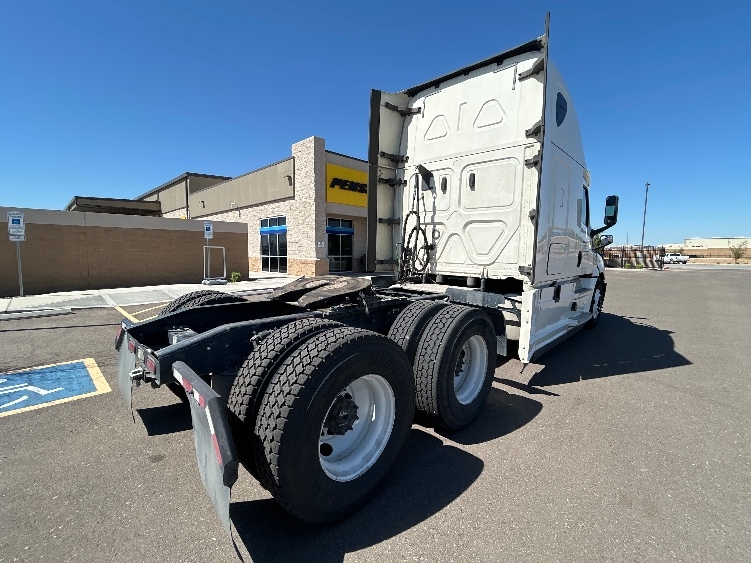 2020 Freightliner Cascadia in Phoenix, AZ — photo 7