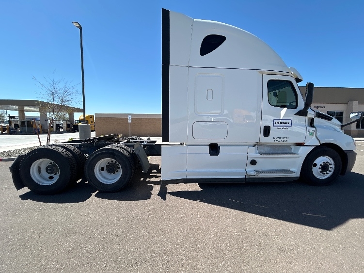 2020 Freightliner Cascadia in Phoenix, AZ — photo 8