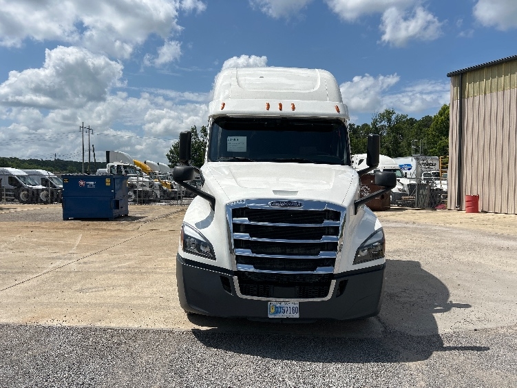 2020 Freightliner Cascadia in Montgomery, AL — photo 2