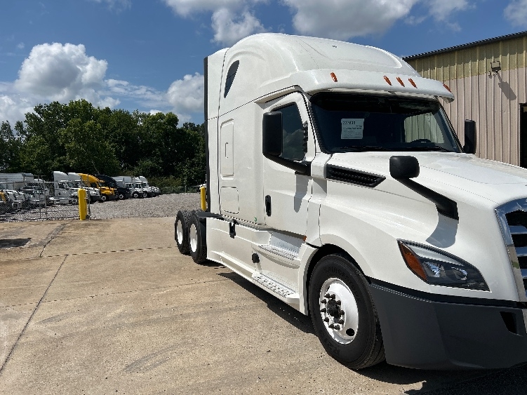 2020 Freightliner Cascadia in Montgomery, AL — photo 3