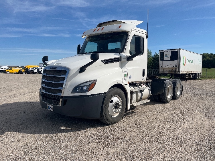 2020 Freightliner Cascadia in Lincoln, ND — photo 3
