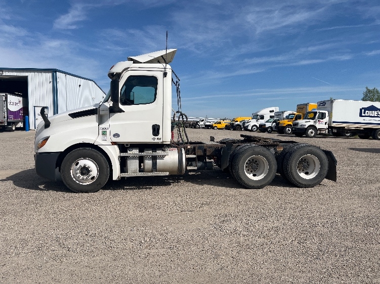 2020 Freightliner Cascadia in Lincoln, ND — photo 4