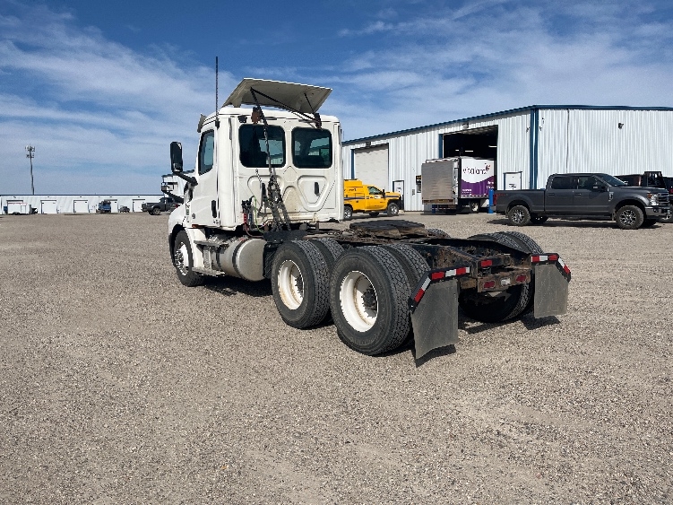 2020 Freightliner Cascadia in Lincoln, ND — photo 5