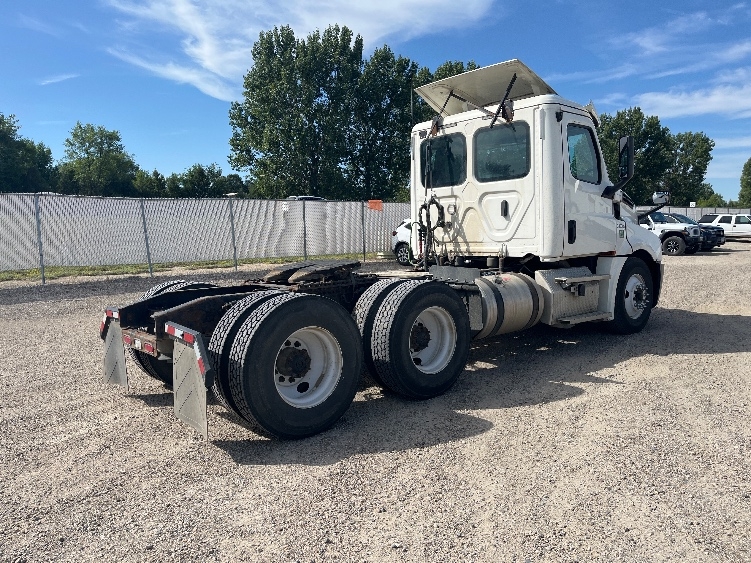 2020 Freightliner Cascadia in Lincoln, ND — photo 7