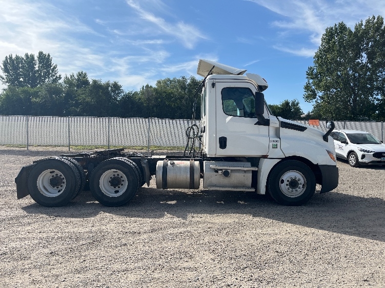 2020 Freightliner Cascadia in Lincoln, ND — photo 8