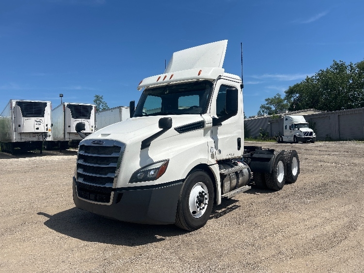 2020 Freightliner Cascadia in Melrose Park, IL — photo 3