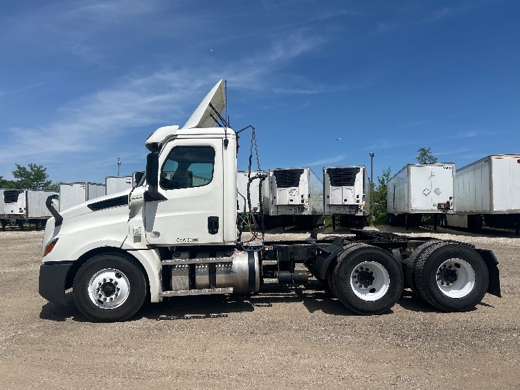 2020 Freightliner Cascadia in Melrose Park, IL — photo 4