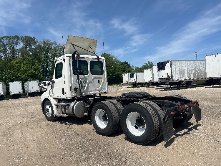 2020 Freightliner Cascadia in Melrose Park, IL — photo 5