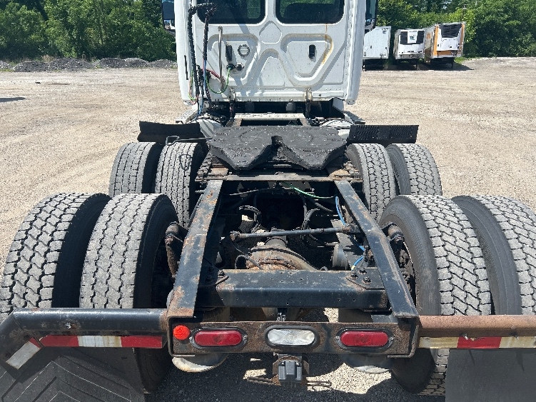 2020 Freightliner Cascadia in Melrose Park, IL — photo 6