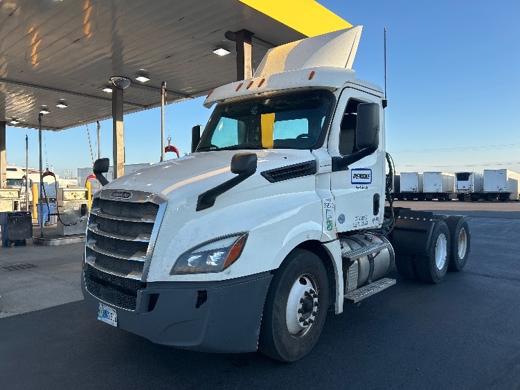 2020 Freightliner Cascadia in Milwaukee, WI — photo 3