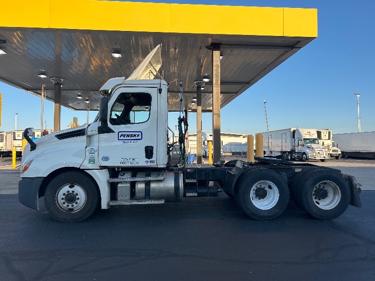 2020 Freightliner Cascadia in Milwaukee, WI — photo 4