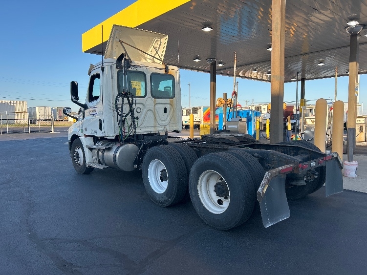 2020 Freightliner Cascadia in Milwaukee, WI — photo 5