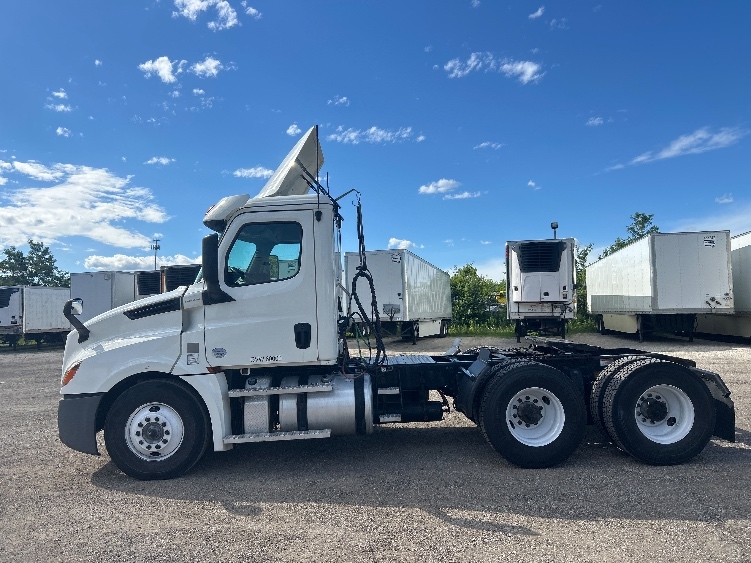 2020 Freightliner Cascadia in Melrose Park, IL — photo 4