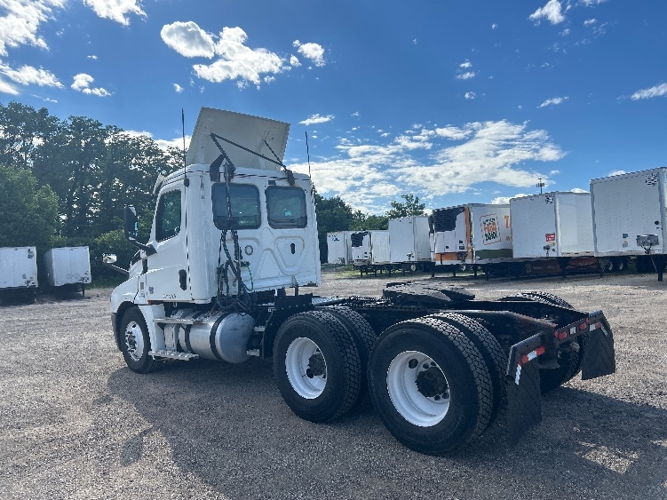 2020 Freightliner Cascadia in Melrose Park, IL — photo 5