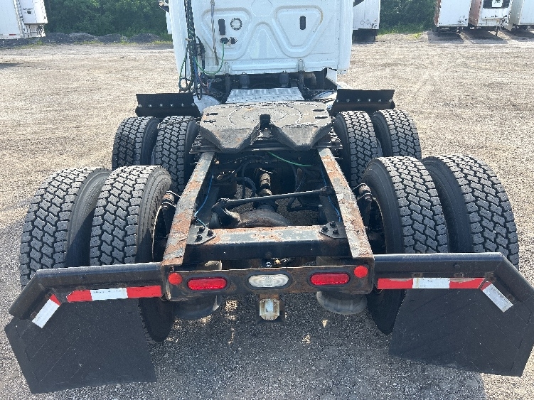 2020 Freightliner Cascadia in Melrose Park, IL — photo 6