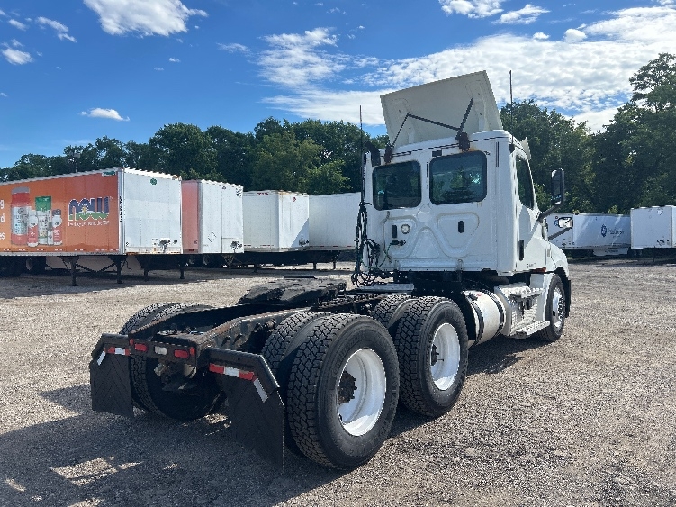 2020 Freightliner Cascadia in Melrose Park, IL — photo 7