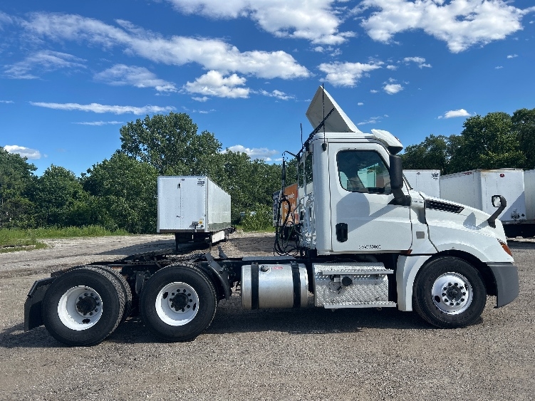2020 Freightliner Cascadia in Melrose Park, IL — photo 8