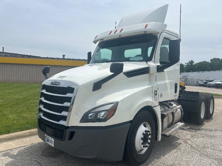 2020 Freightliner Cascadia in Melrose Park, IL — photo 3