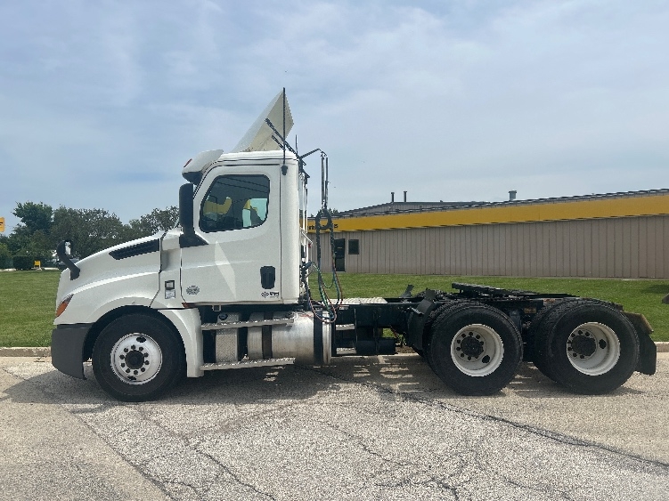 2020 Freightliner Cascadia in Melrose Park, IL — photo 4