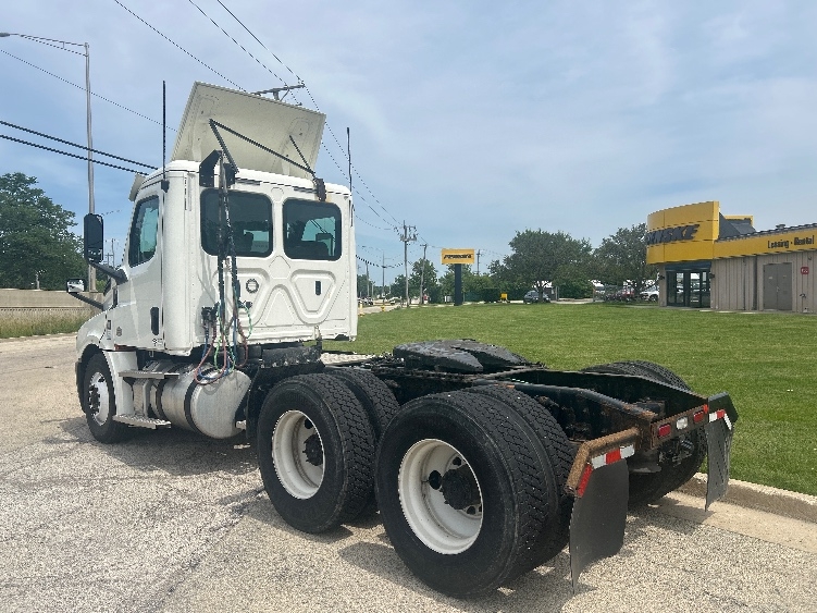 2020 Freightliner Cascadia in Melrose Park, IL — photo 5