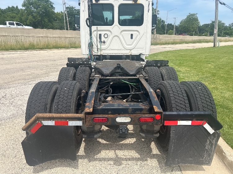 2020 Freightliner Cascadia in Melrose Park, IL — photo 6