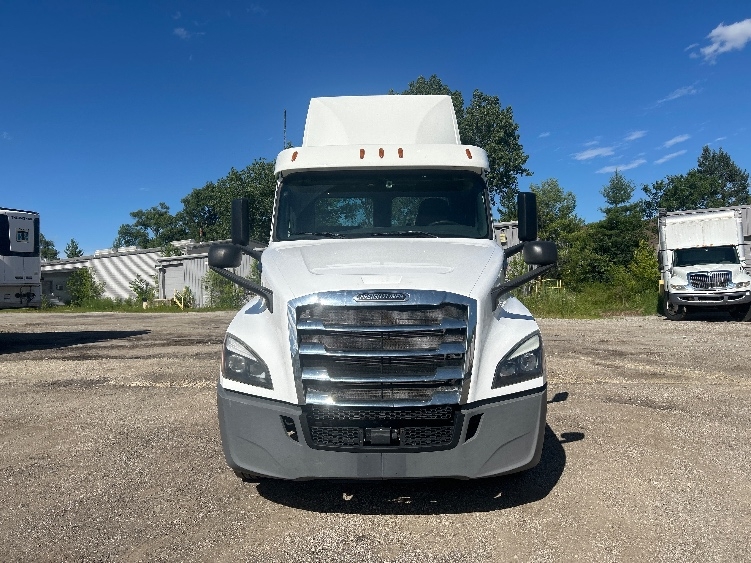 2020 Freightliner Cascadia in Melrose Park, IL — photo 2