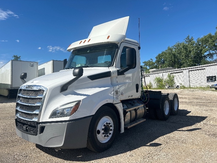 2020 Freightliner Cascadia in Melrose Park, IL — photo 3