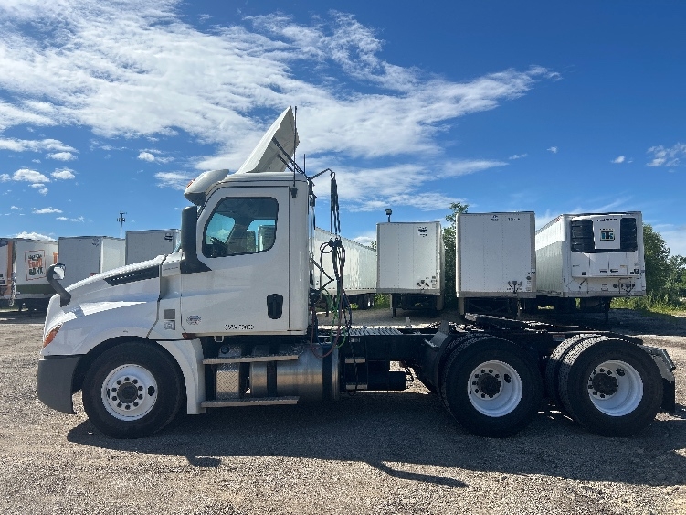2020 Freightliner Cascadia in Melrose Park, IL — photo 4