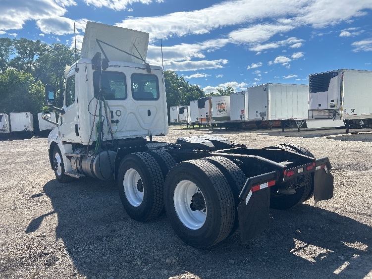 2020 Freightliner Cascadia in Melrose Park, IL — photo 5