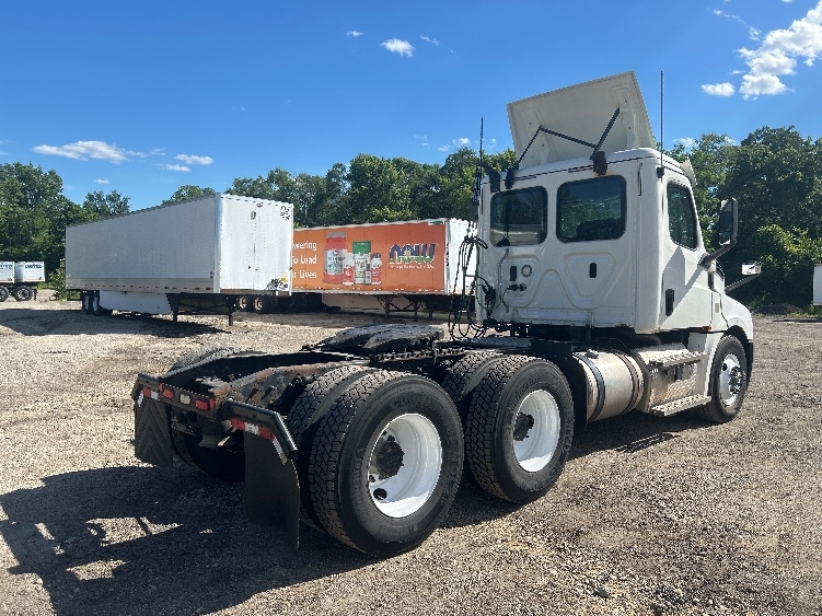 2020 Freightliner Cascadia in Melrose Park, IL — photo 7