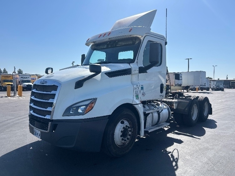 2020 Freightliner Cascadia in West Sacramento, CA — photo 3