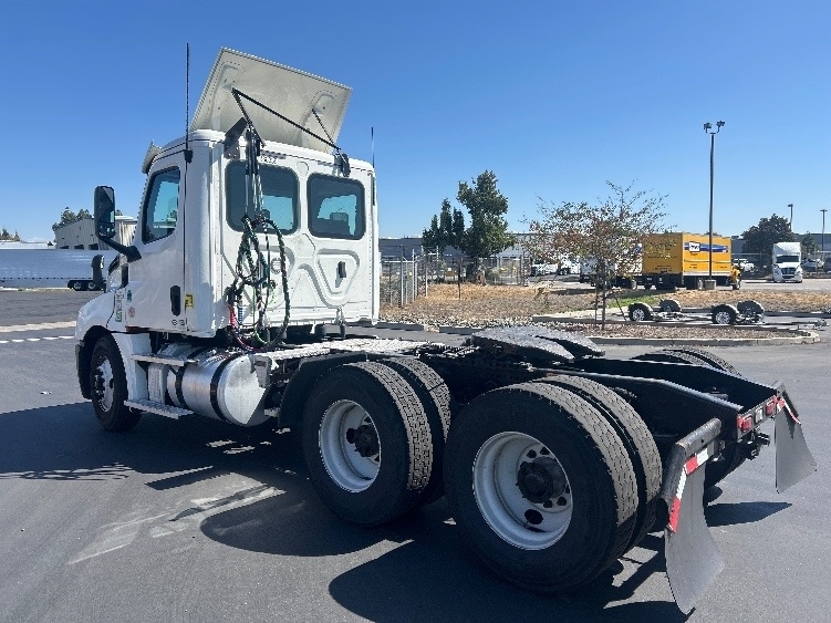 2020 Freightliner Cascadia in West Sacramento, CA — photo 5