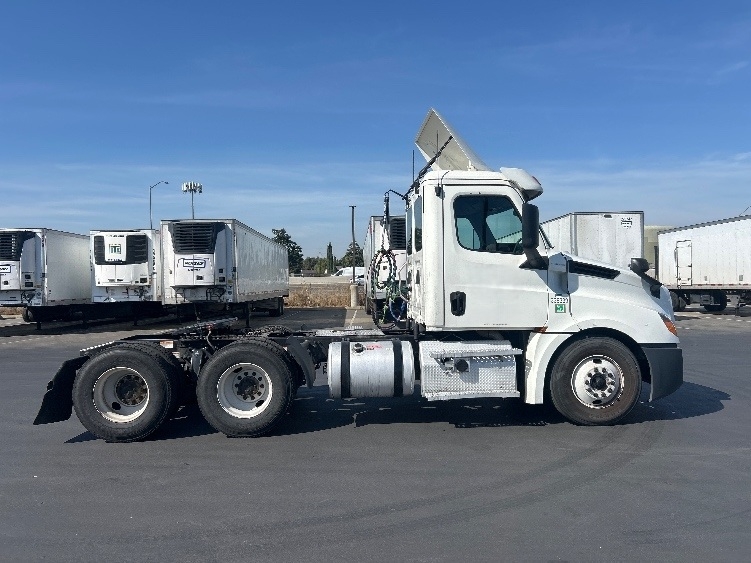2020 Freightliner Cascadia in West Sacramento, CA — photo 8