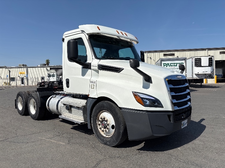 2020 Freightliner Cascadia in Fresno, CA
