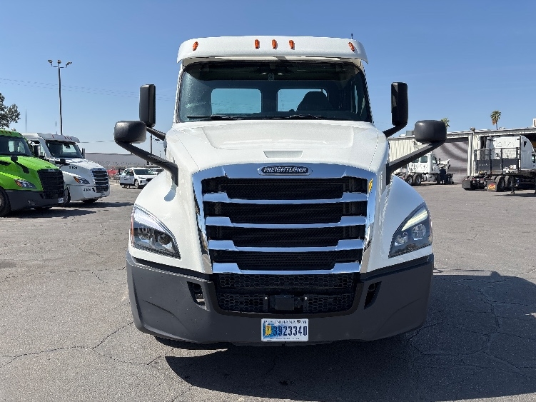 2020 Freightliner Cascadia in Fresno, CA — photo 2