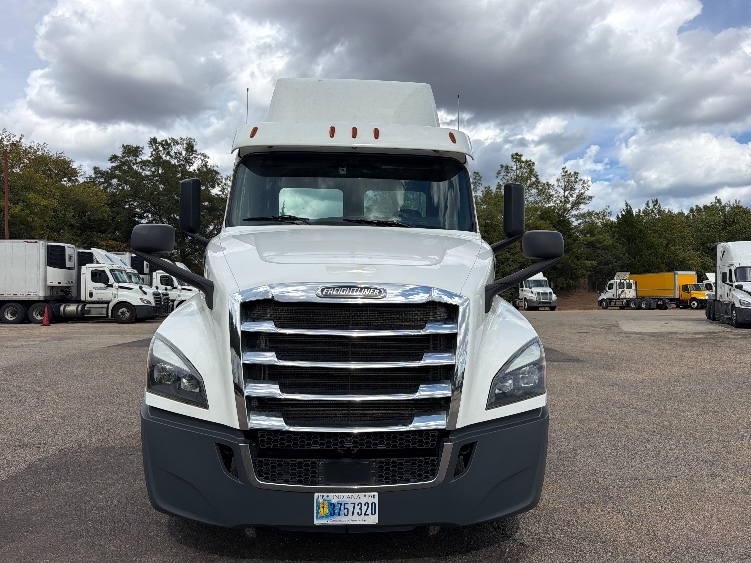 2020 Freightliner Cascadia in Belden, MS — photo 2
