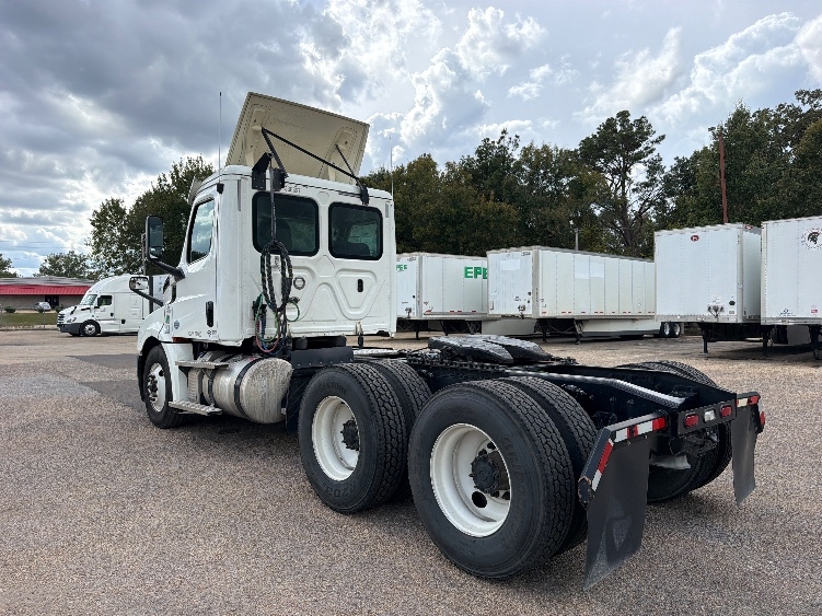 2020 Freightliner Cascadia in Belden, MS — photo 5